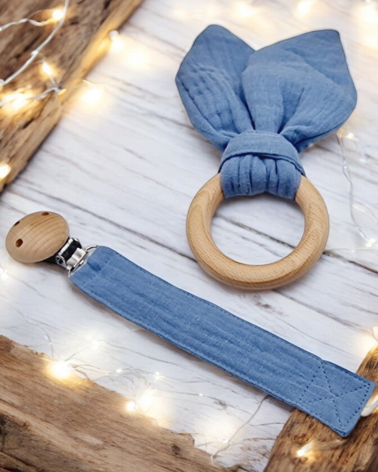 Zoom sur la pince en bois de l'attache sucette personnalisable