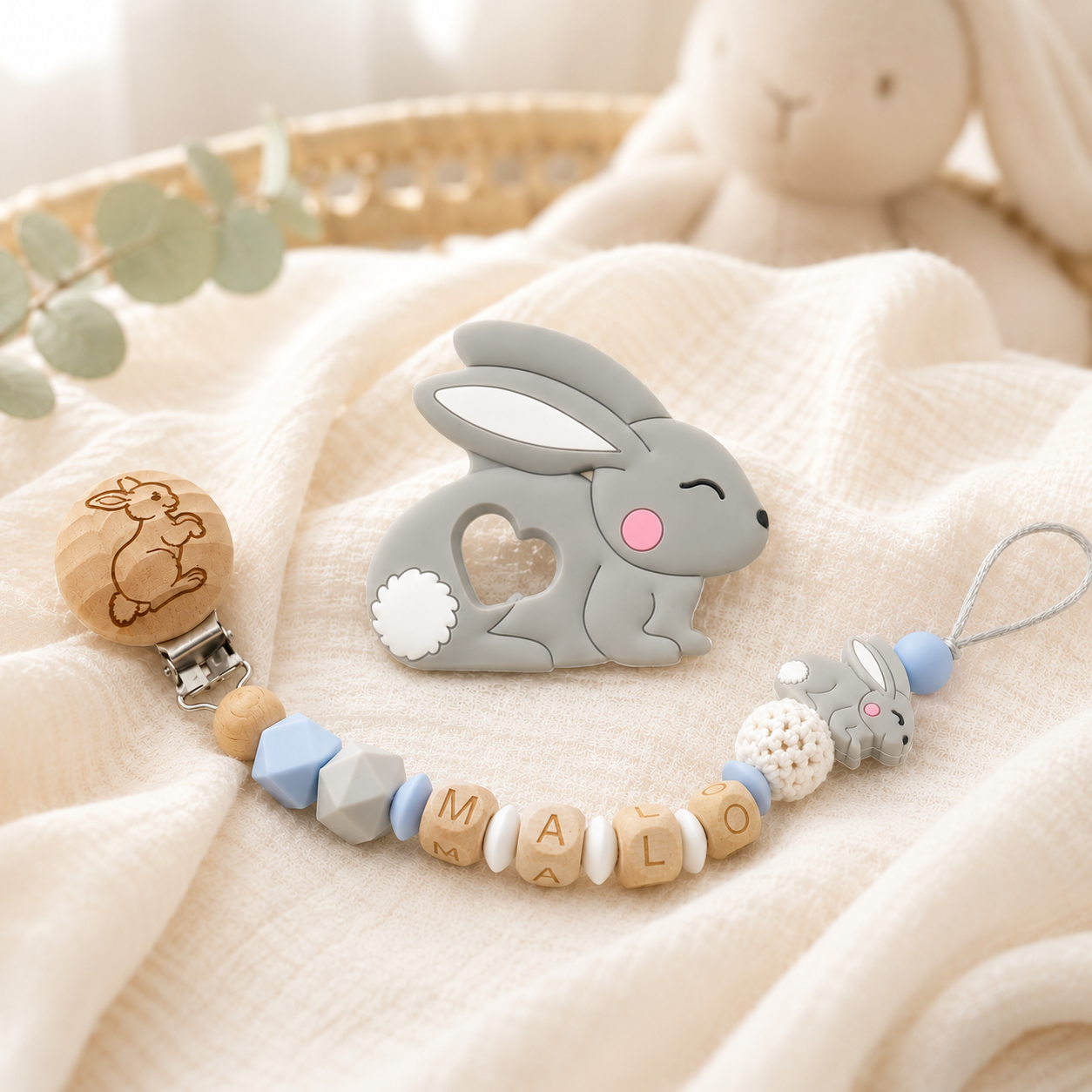 Attache sucette personnalisée lapin gravé – bois et silicone
