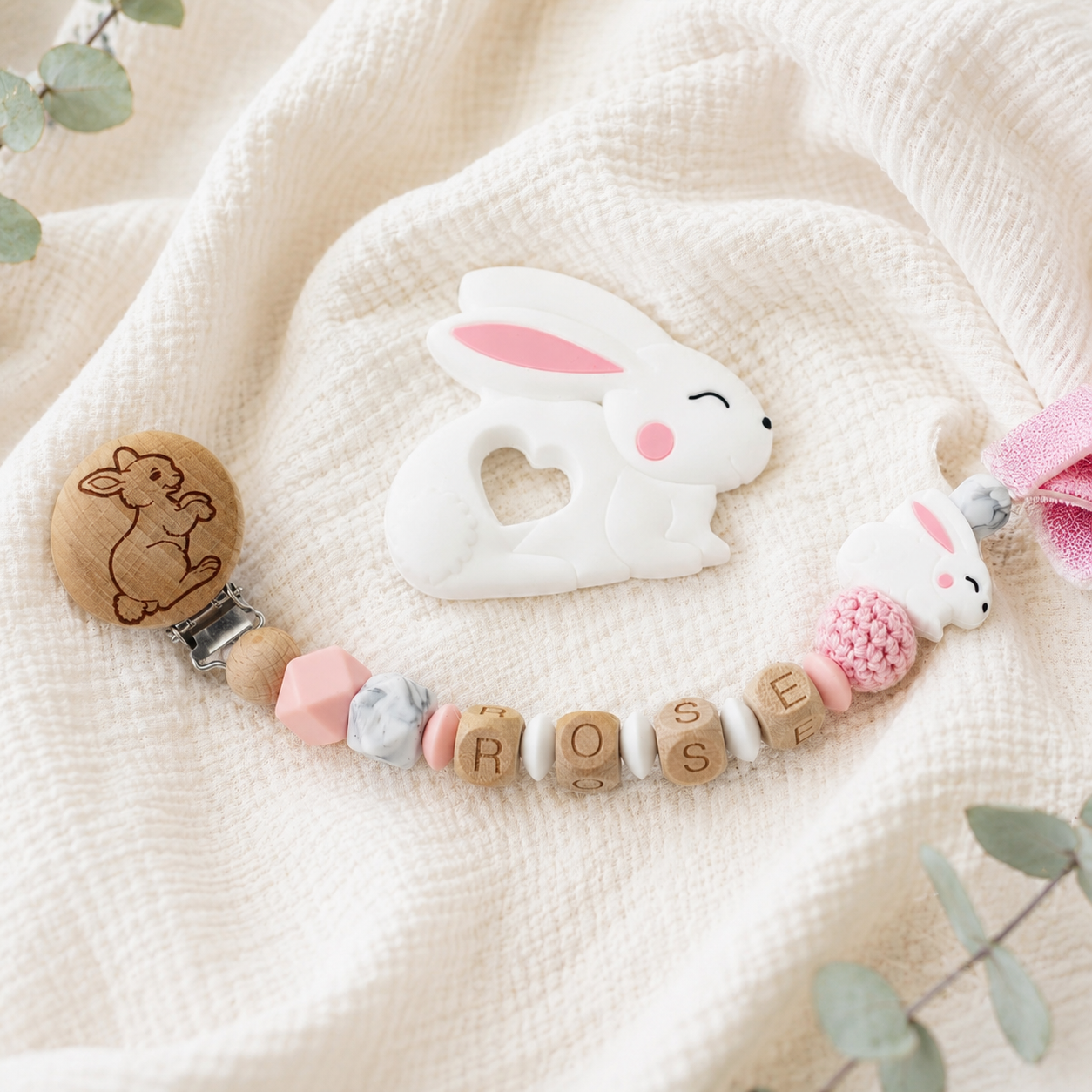 Attache sucette personnalisée lapin gravé – bois et silicone
