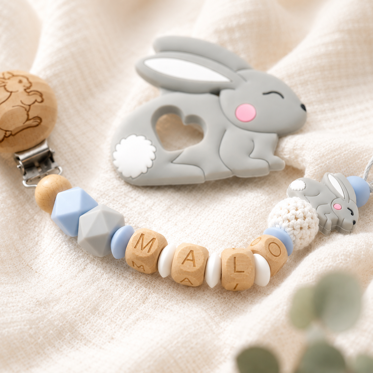 Attache sucette personnalisée lapin gravé – bois et silicone