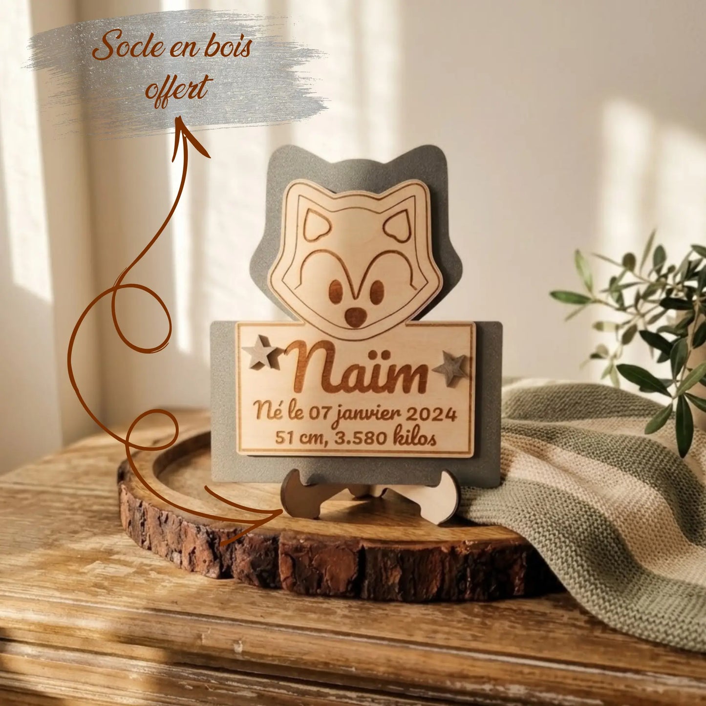 Plaque de naissance loup personnalisée en bois – socle en bois inclus