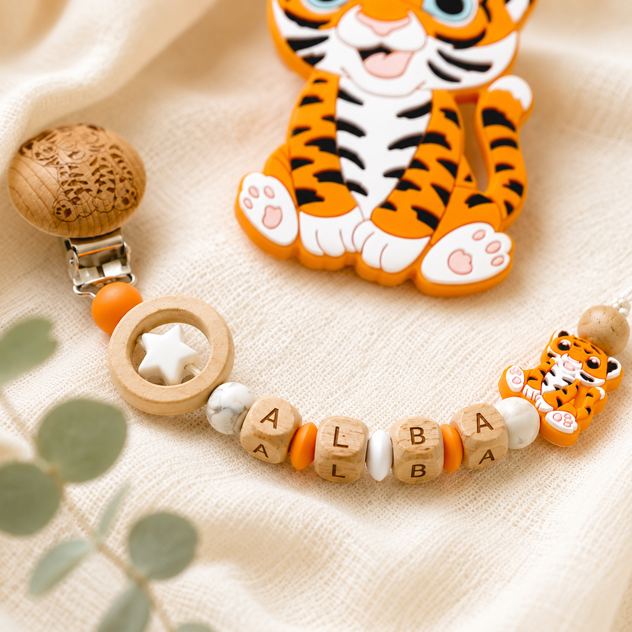 Attache sucette personnalisée tigre gravé – bois et silicone