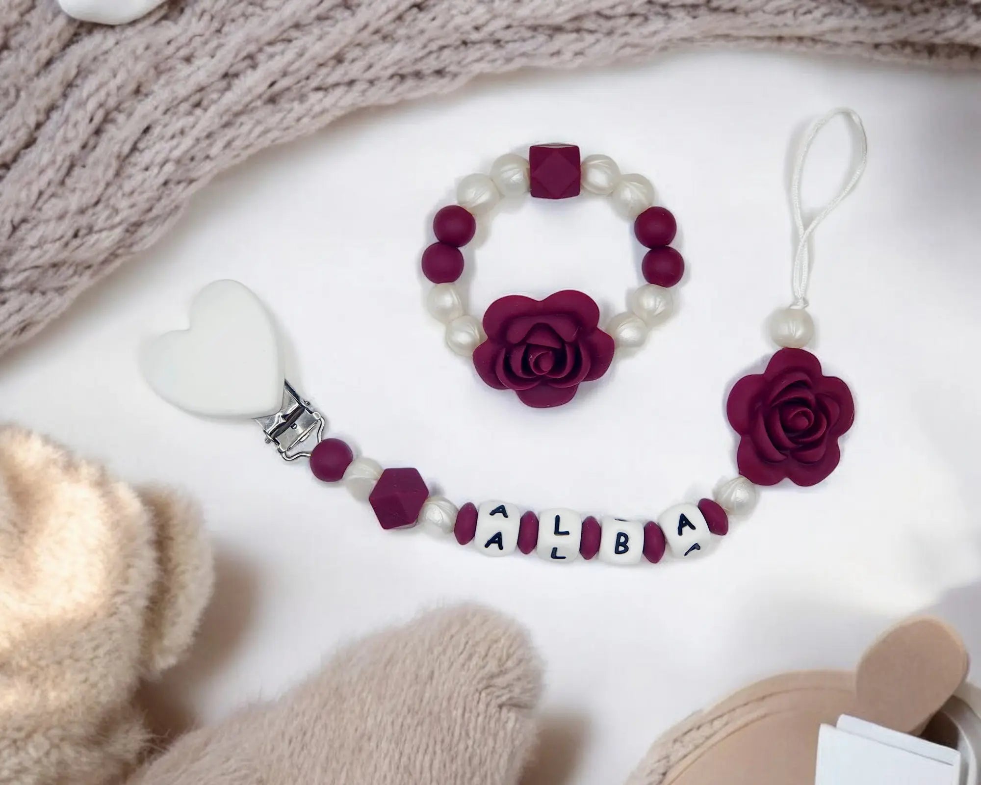 Attache tétine fleur silicone
