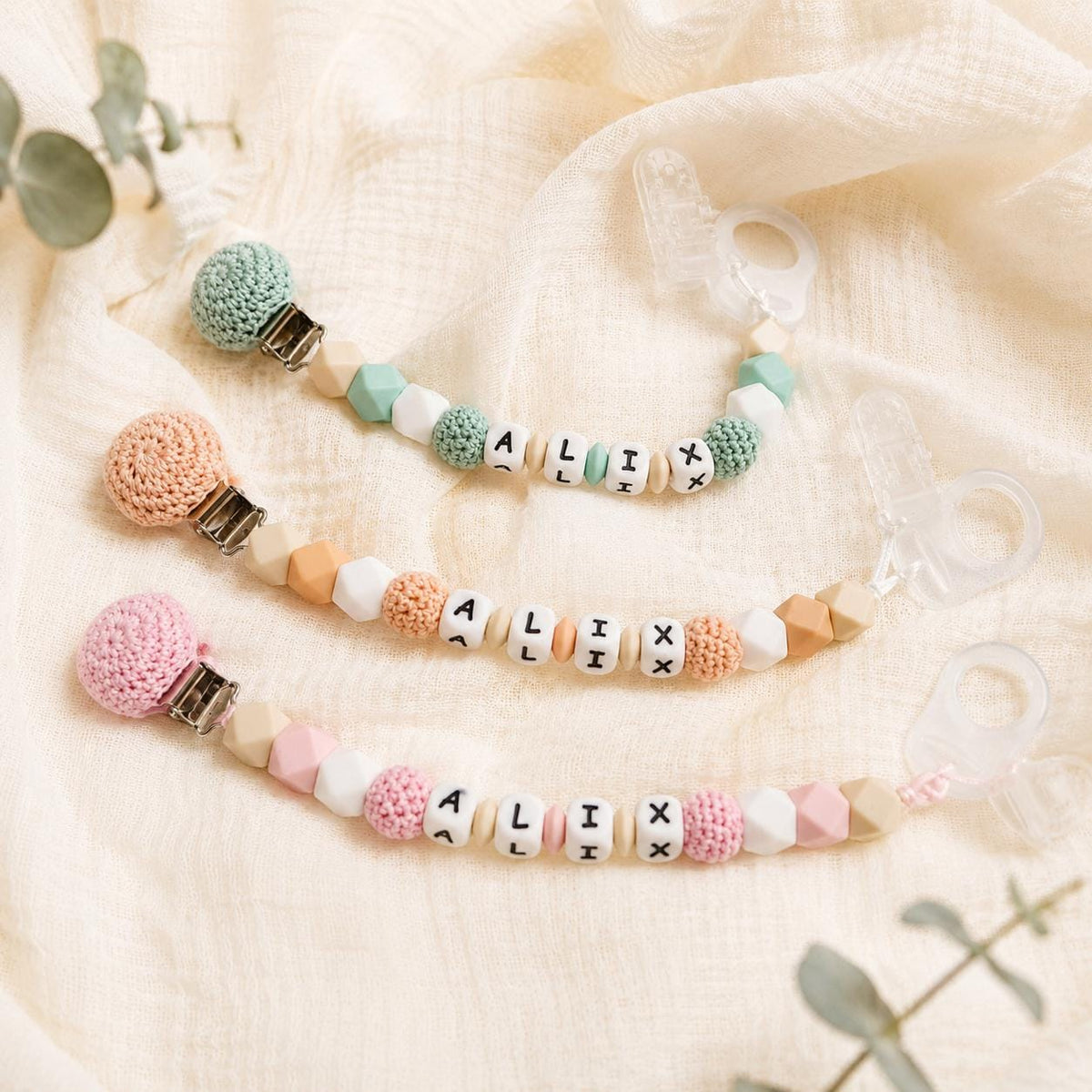 Attache sucette personnalisée crochet coloré – silicone – photo principale