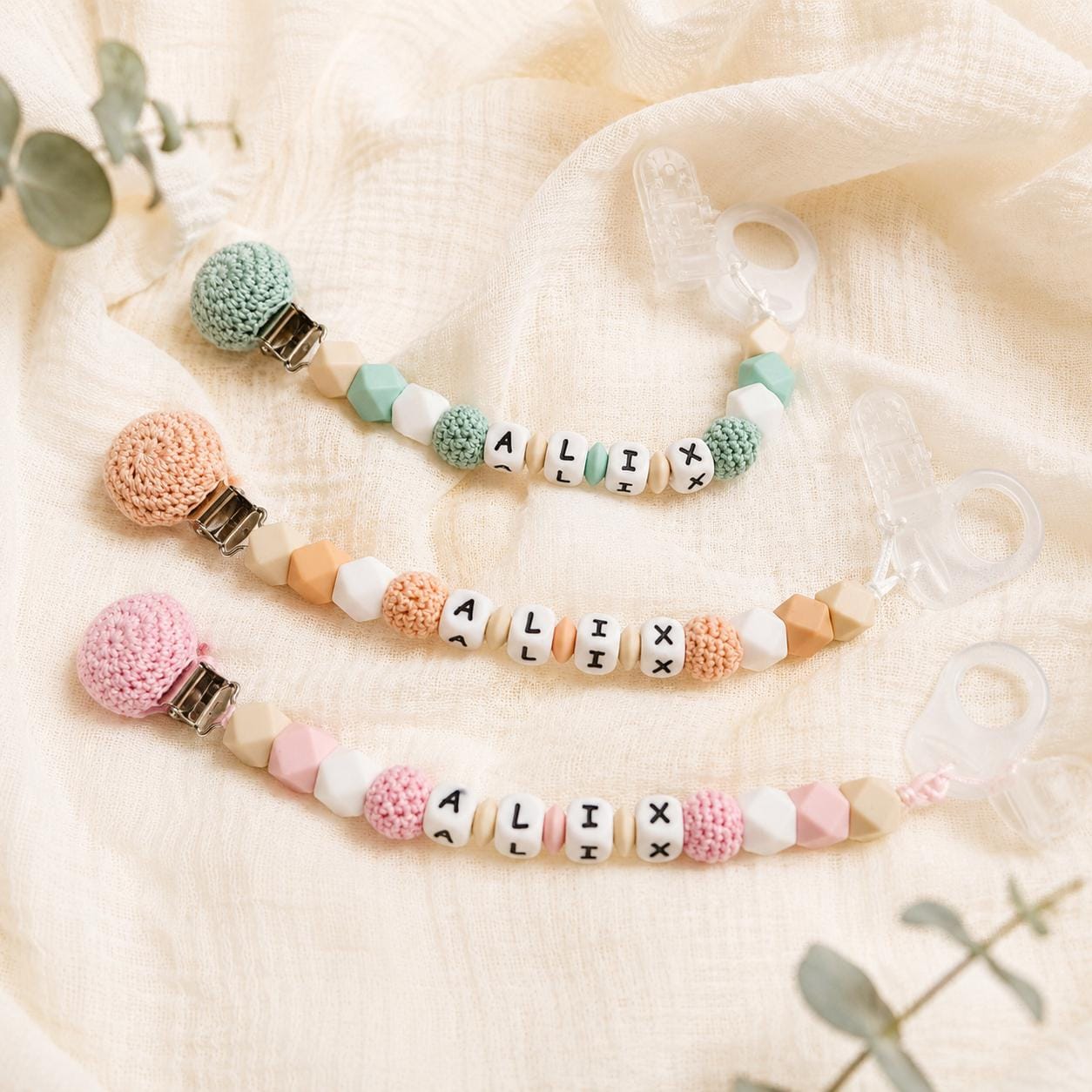 Attache sucette personnalisée crochet coloré – silicone – photo principale
