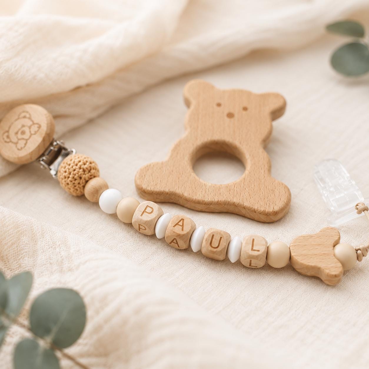 Attache sucette personnalisée ourson naturel – bois et silicone – vue 2