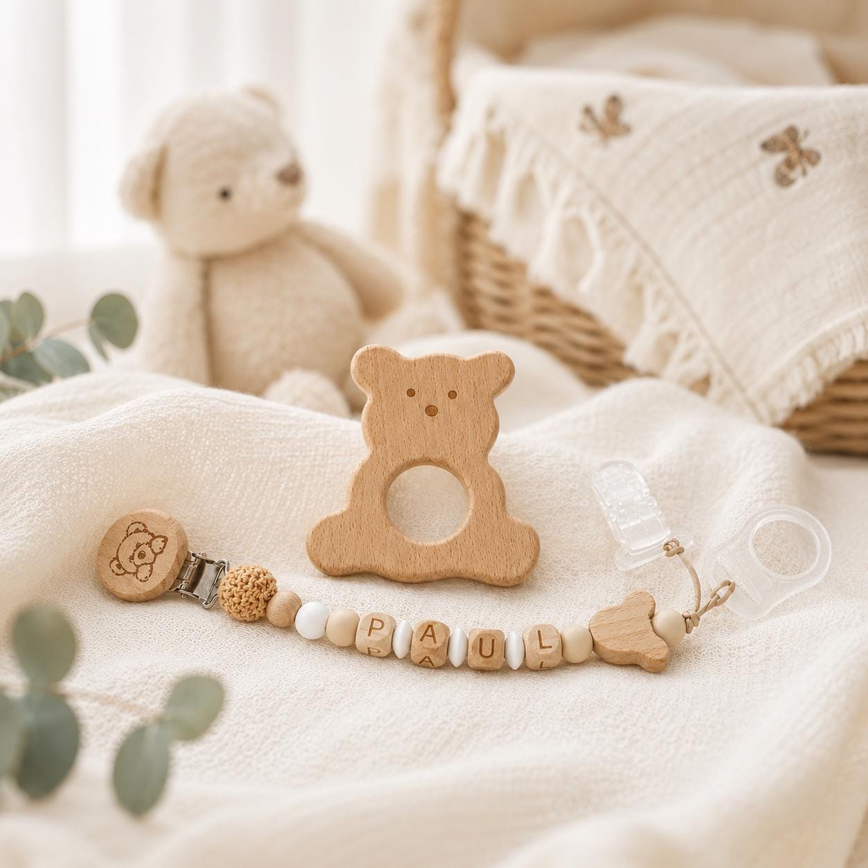 Attache sucette personnalisée ourson naturel – bois et silicone – vue 3