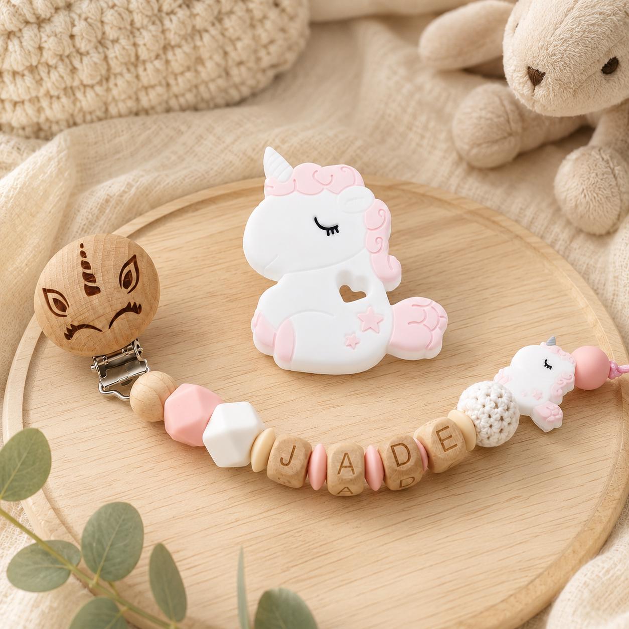 Attache sucette personnalisée licorne gravée – bois et silicone – vue 2