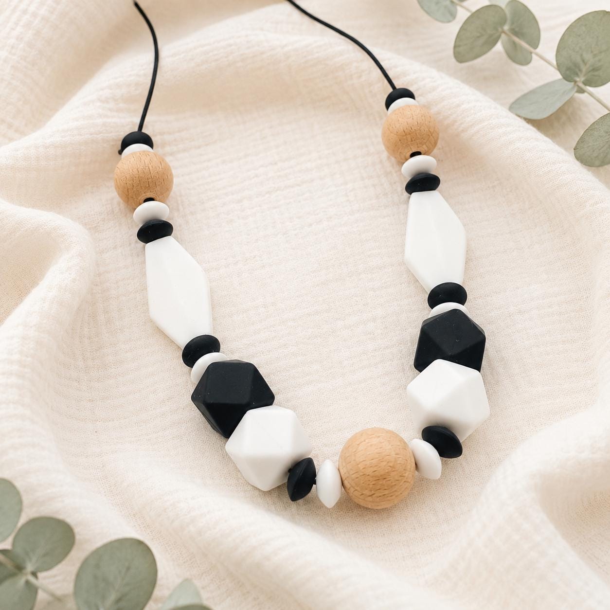 Collier d’allaitement Luna – silicone et bois – photo principale