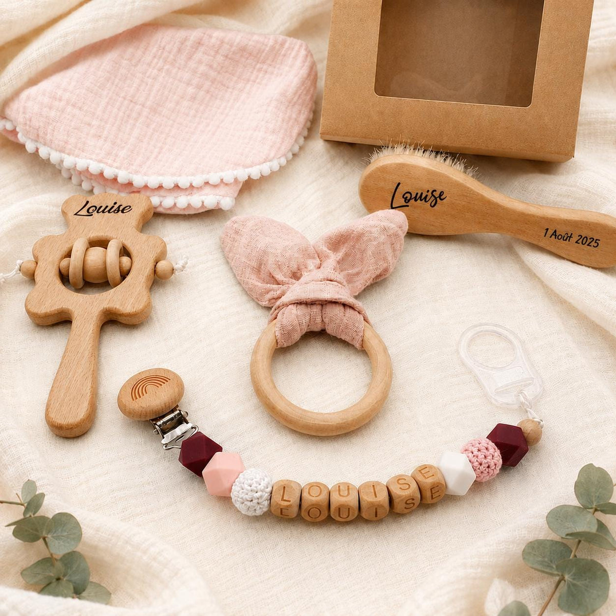 Coffret naissance lapin rose personnalisé – 5 pièces – photo principale