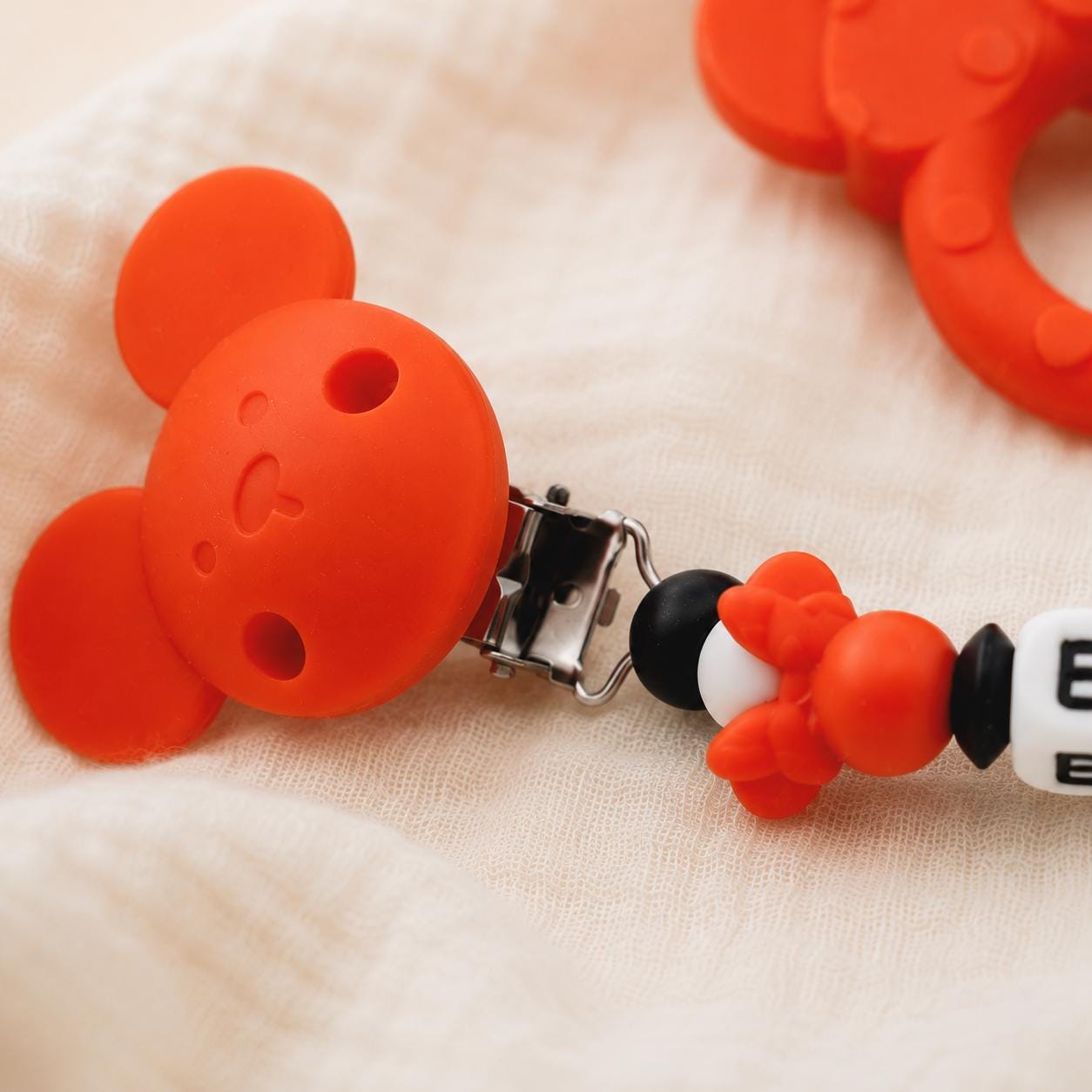 Attache sucette personnalisée Minnie – silicone – vue 4