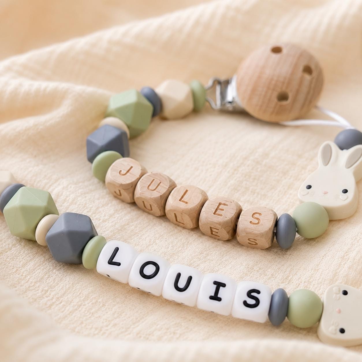 Attache sucette personnalisée lapin doux – silicone – vue 3