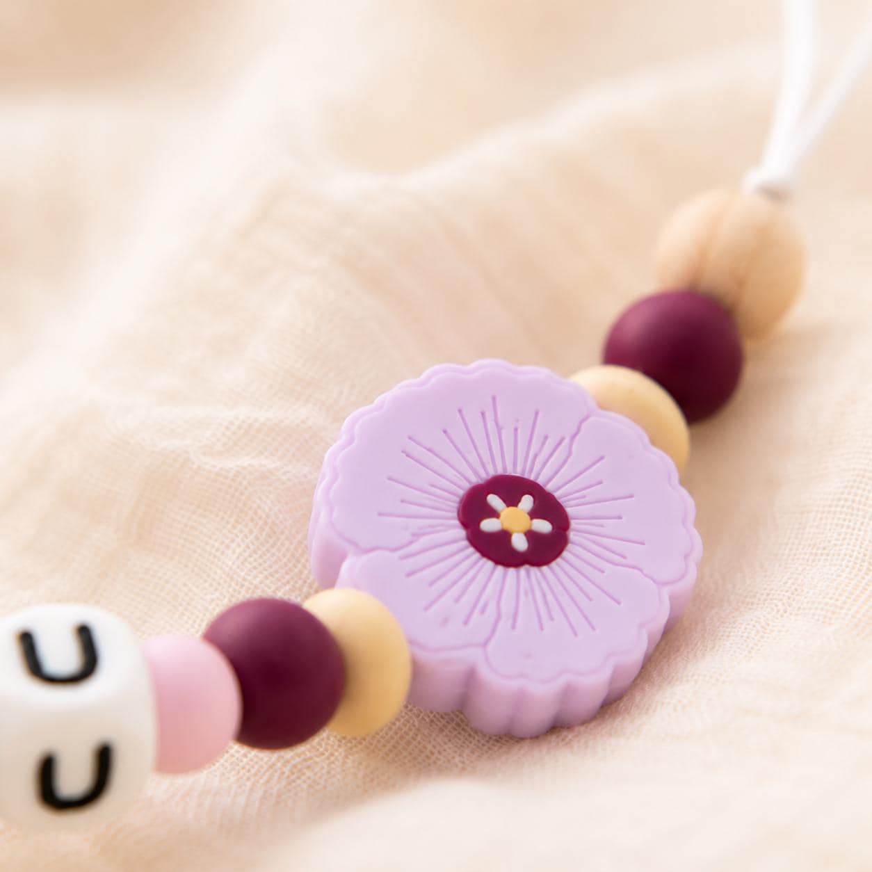 Attache sucette personnalisée fleur moderne – silicone – vue 4